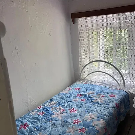 Bujtina Agron Thana בית נופש *