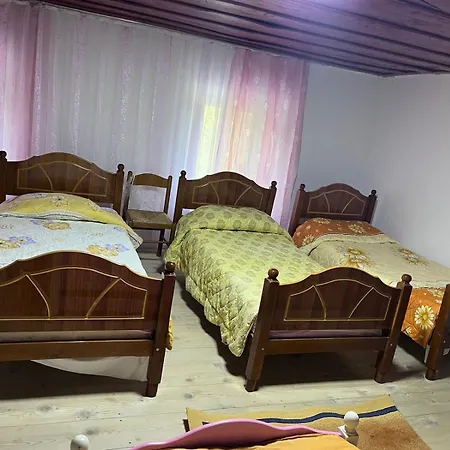 Bujtina Agron Thana בית נופש Gjelaj